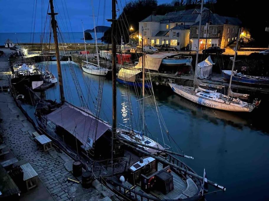 Stunning Yacht Sea Lion In Charlestown Harbour, Cornwall Hotel Exterior photo